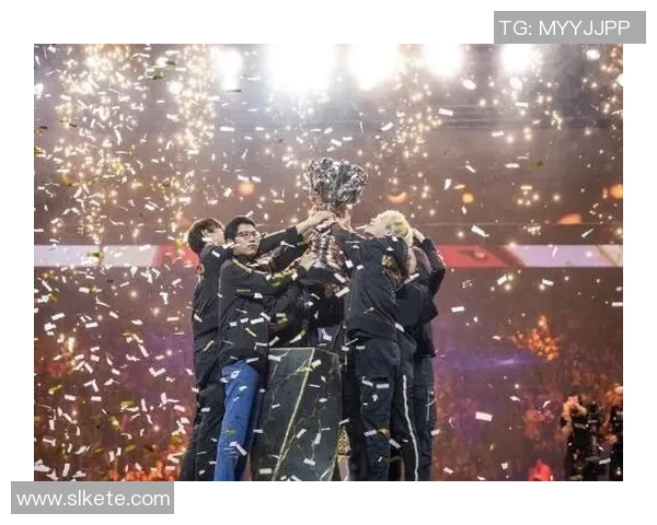 深入解析FPX战队在英雄联盟中的战术意识与团队协作能力 深入解析FPX战队在英雄联盟中的战术意识与团队协作能力